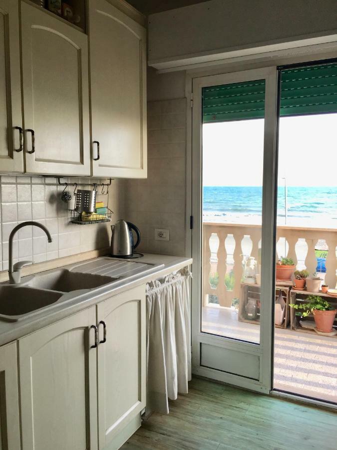 Casa Al Mare Lejlighed Lido di Ostia Eksteriør billede